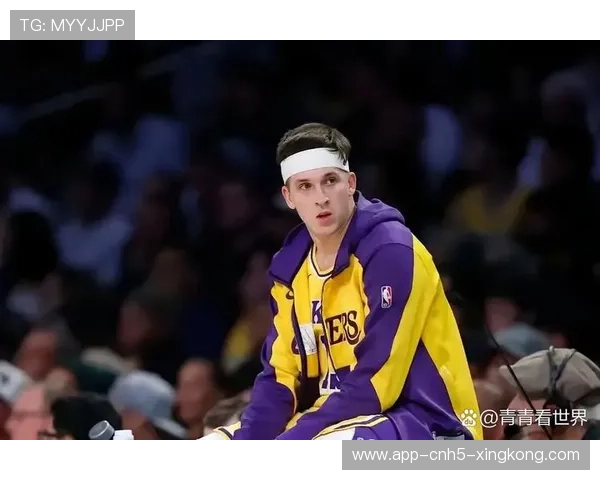 湖人里夫斯反跑接球中距离干净利落